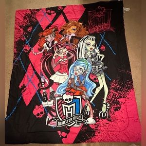 Girls Room Mattel Monster High Reversible Twin Full Comforter 72” X 86”